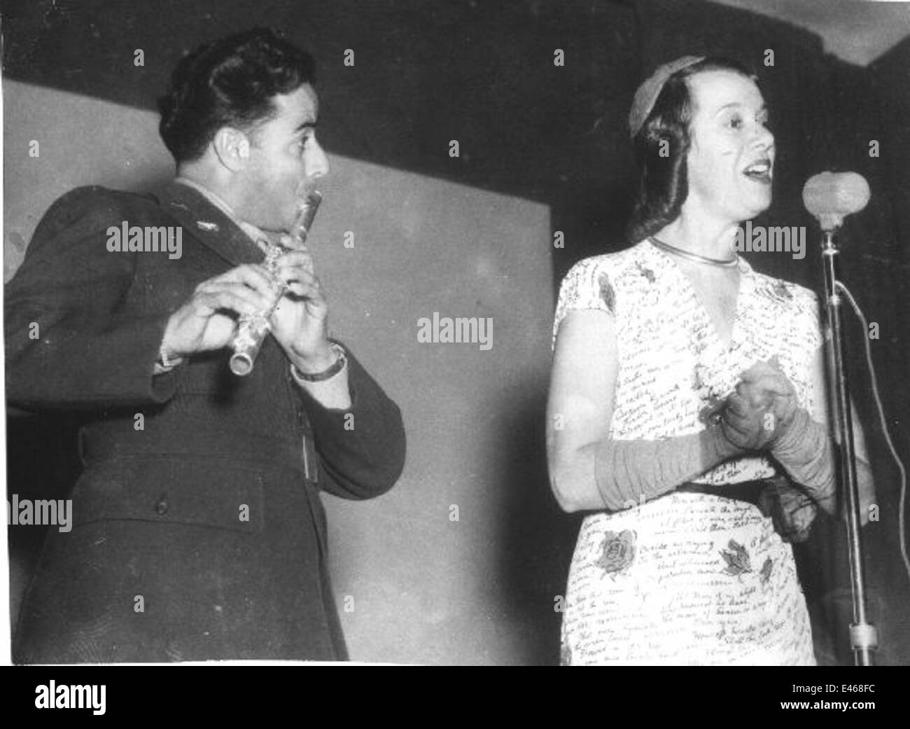 Lily Pons et Frank Versaci dans Chungking jan 1945 Banque D'Images