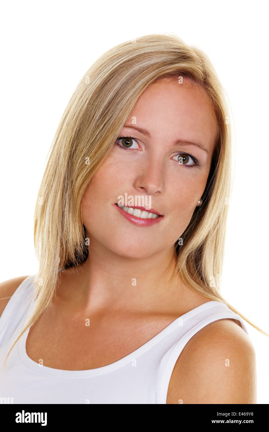 Portrait d'une jeune femme blonde avec des taches de rousseur sur un fond blanc Banque D'Images