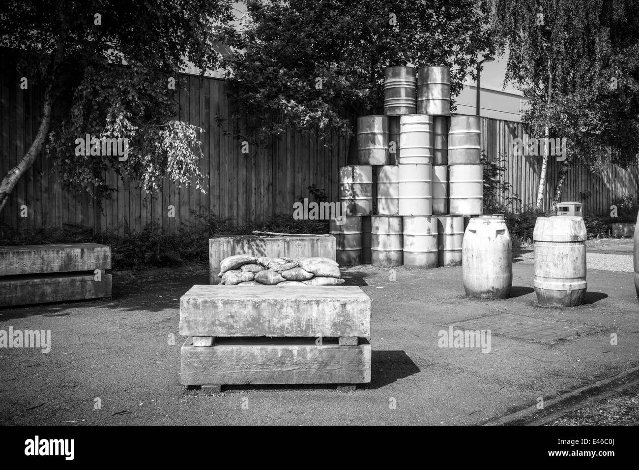 Photographie en noir et blanc. Le silence en vrac (1996) L'art public, Salford Quays, Trafford, Manchester UK Banque D'Images