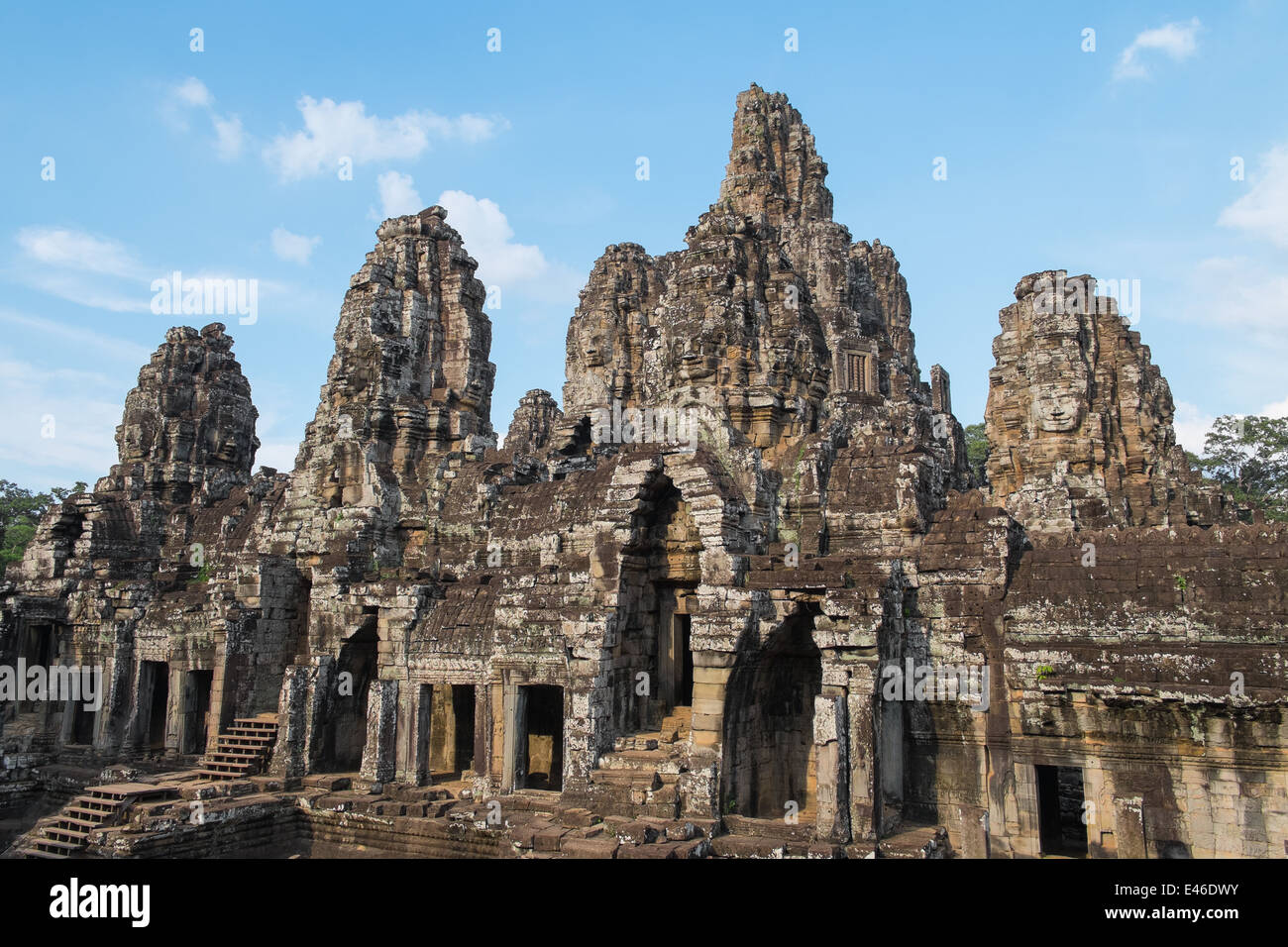 Têtes de pierre à ancient temple Bayon à Angkor Wat, au Cambodge Banque D'Images