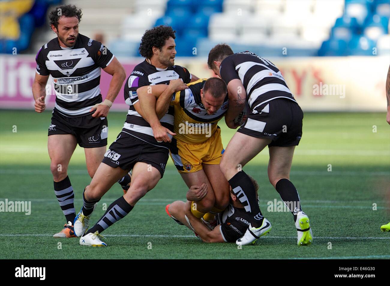 Widnes, UK. 06Th Juillet, 2014. Premier Super Utilitaire de la Ligue de Rugby. Widnes Vikings contre Castleford Tigers. Widnes Vikings prop Ben Kavanagh et Widnes Vikings hooker Jon Clarke en action. Credit : Action Plus Sport/Alamy Live News Banque D'Images