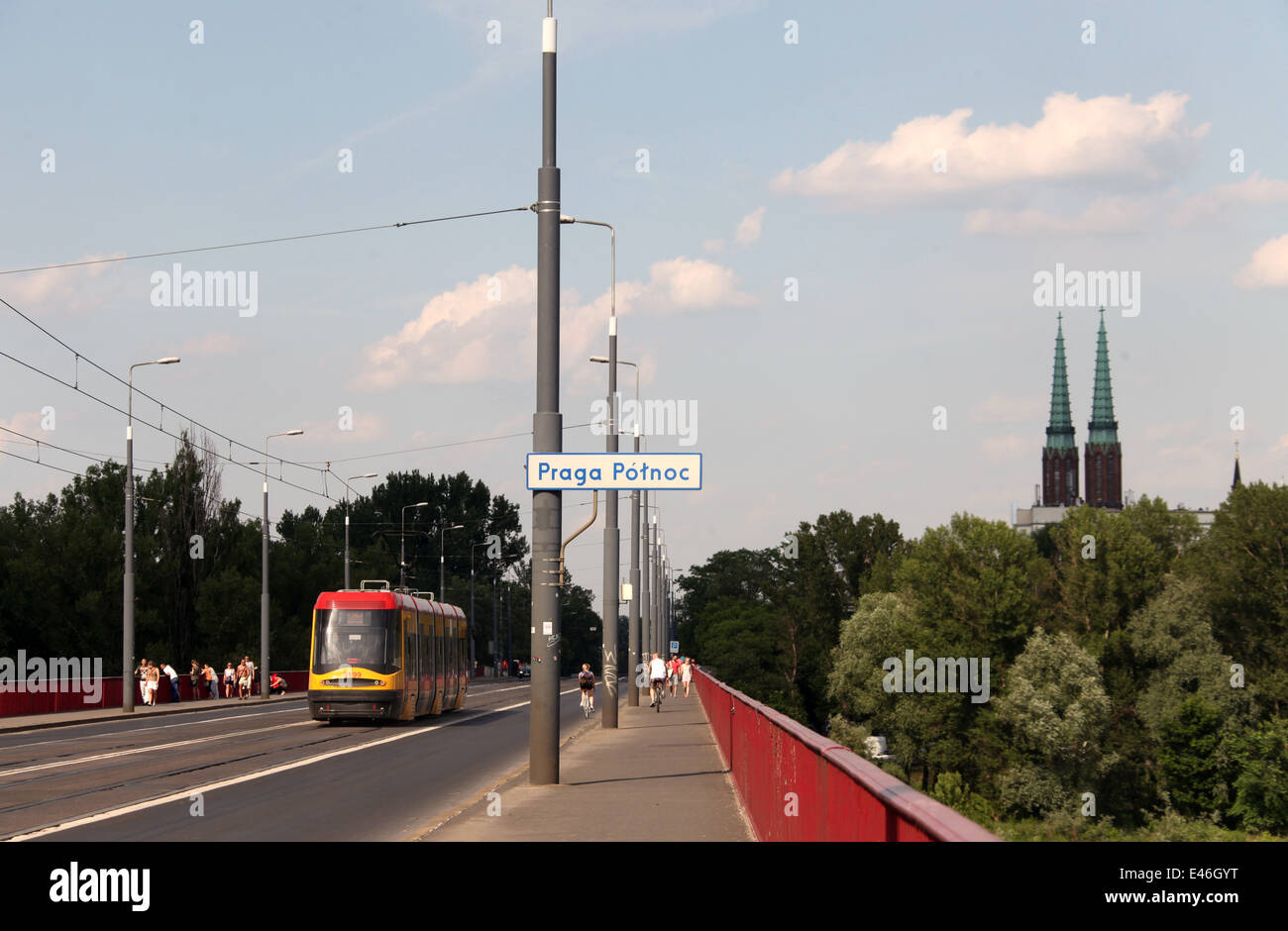 Le plus Slasko-Dabrowski Pont sur la Vistule menant au quartier Praga dans la ville de Varsovie en Pologne Banque D'Images