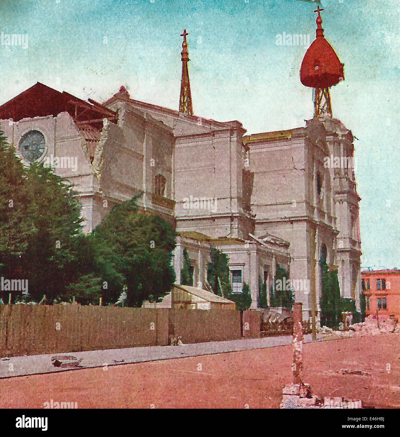 Naufrage du tremblement de flèches et des murs de la cathédrale de Saint Dominique, San Francisco, Californie, le 18 avril, 1906 Banque D'Images