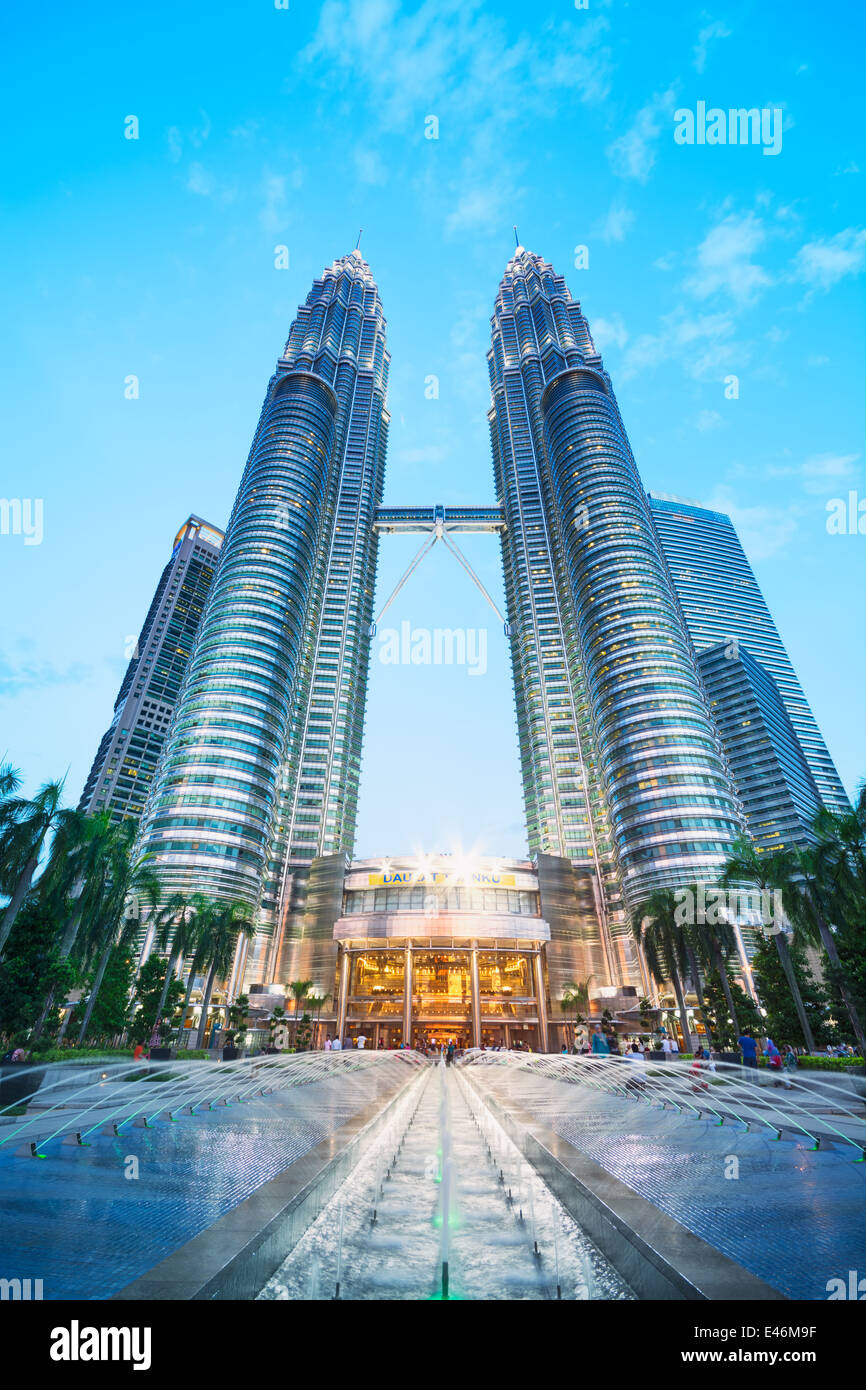 Image de nuit Tours Petronas Banque D'Images