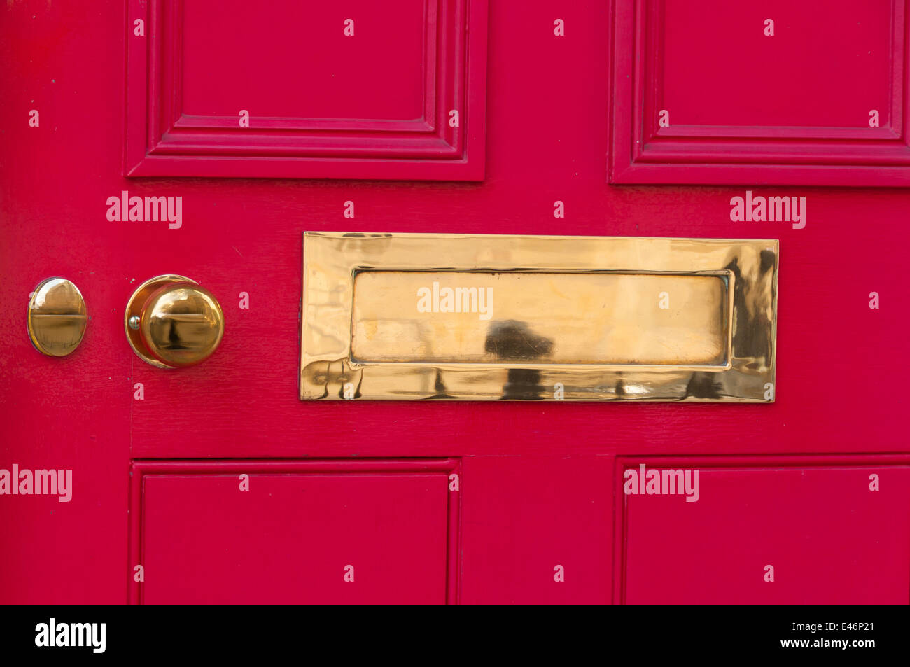 Close-up of a red porte avant et boîte de lettre Banque D'Images