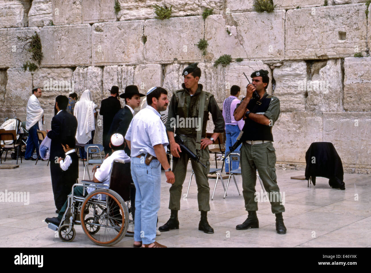 Personnel militaire au Mur occidental, à Jérusalem, Israël Banque D'Images