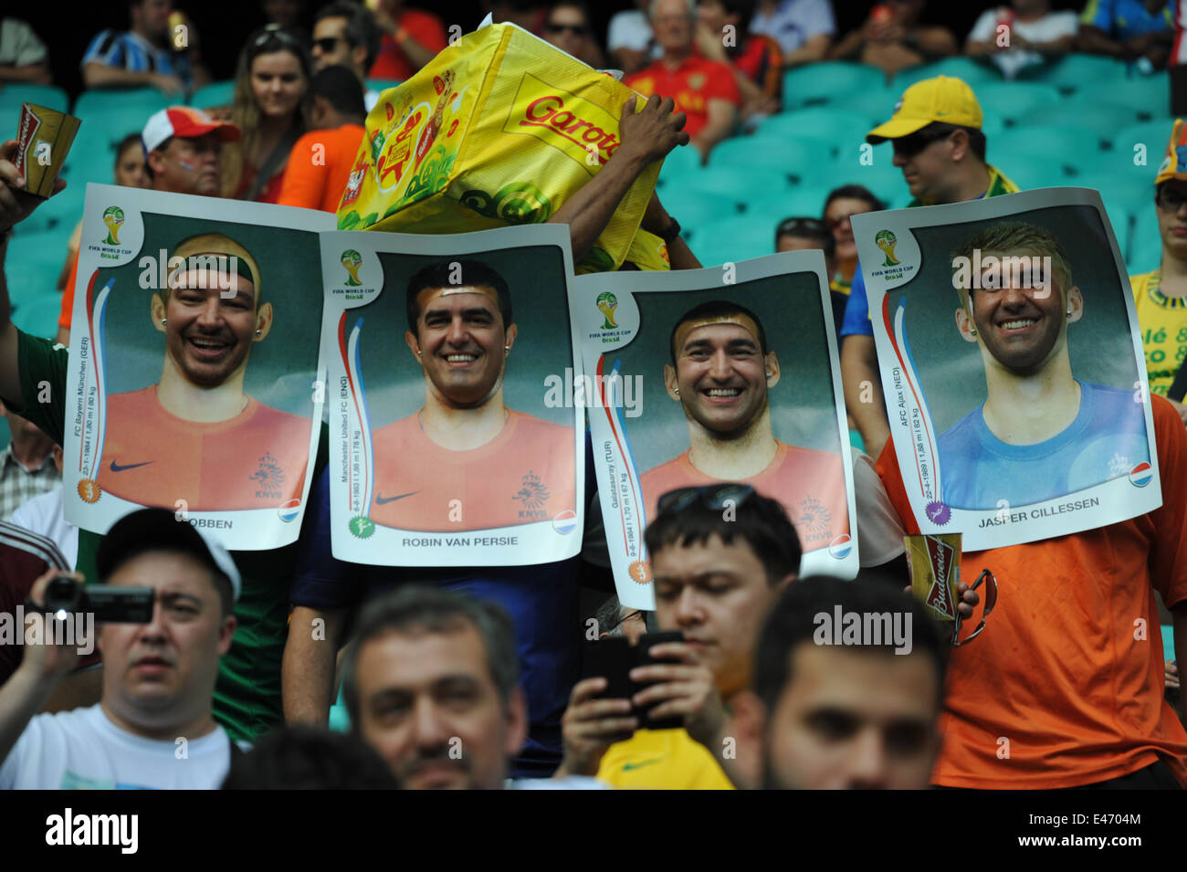 WM 2014, Fans mit Spielerfotos, Salvador da Bahia, Brésil. Usage éditorial uniquement. Banque D'Images