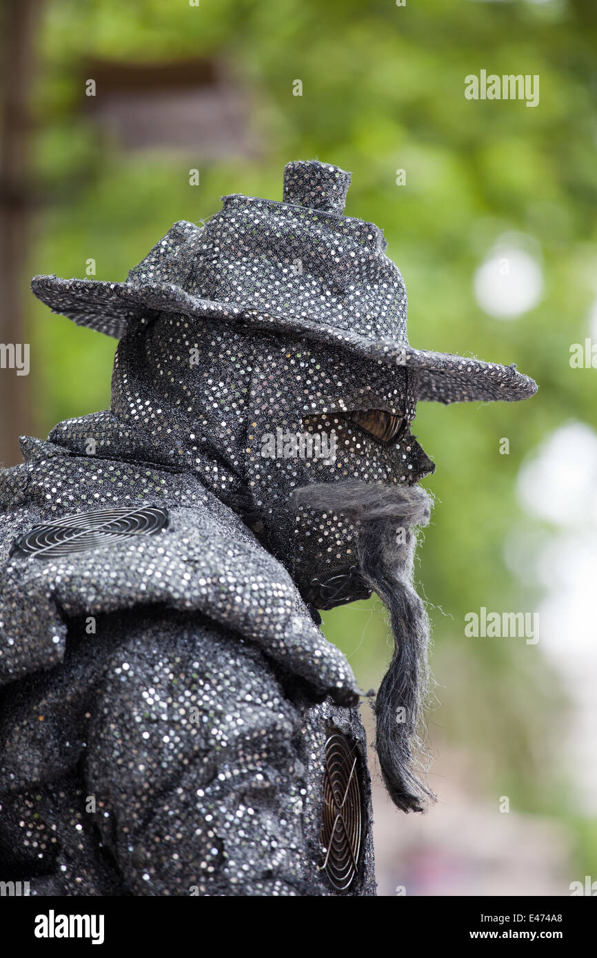 Gros plan de la tête de l'artiste mime de rue, agissant comme Don Quichotte sur La Rambla à Barcelone, Catalogne, Espagne. Banque D'Images