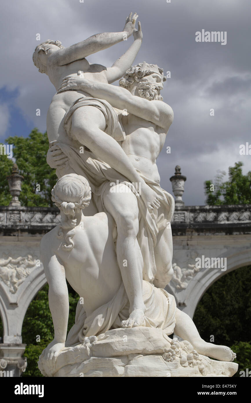 Proserpine et Pluton dans les jardins du château de Versailles. Le Palais et le parc de Versailles sont dans la liste du patrimoine mondial de l'UNESCO. Banque D'Images