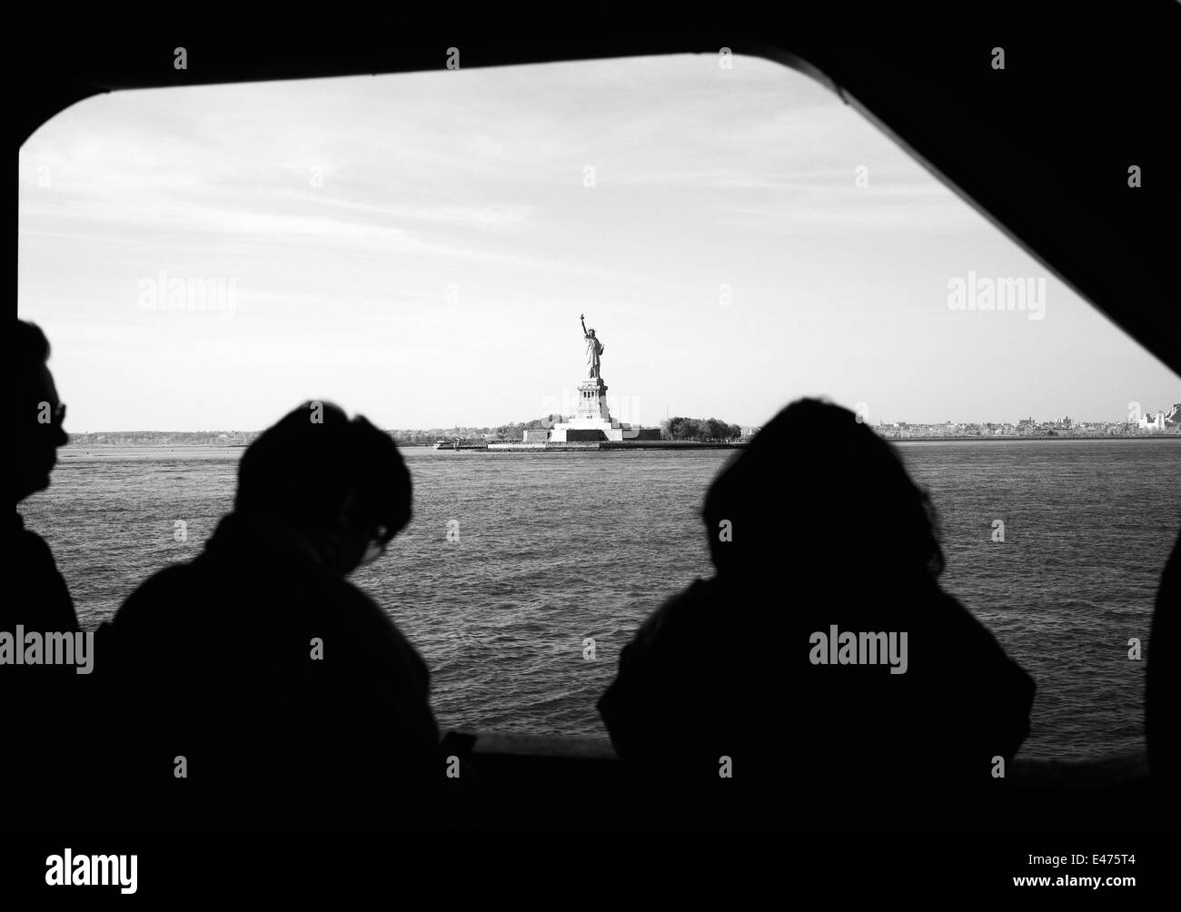 Staten Island Ferry passagers et Statue de la liberté New York NY USA Banque D'Images