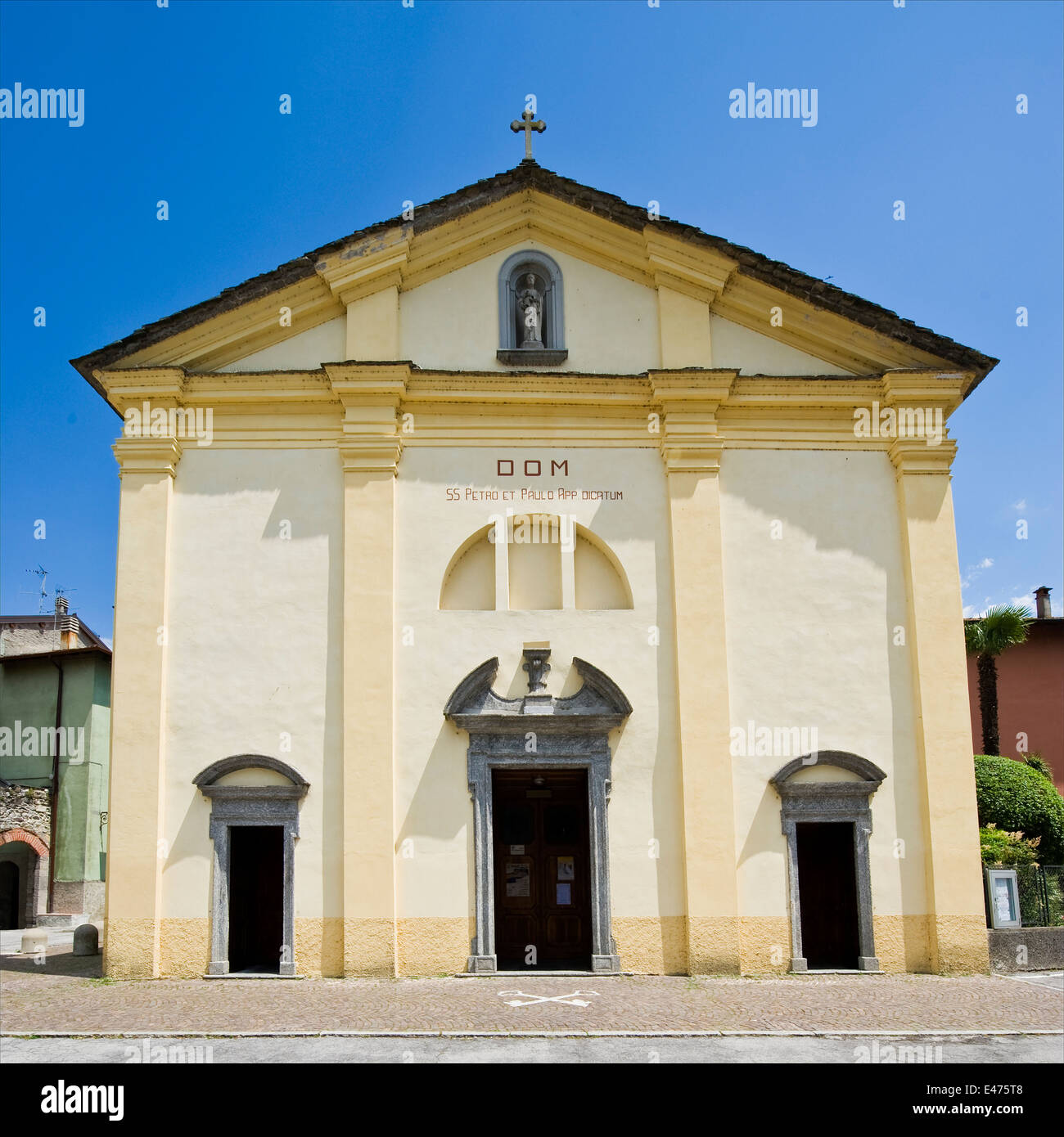 L'Italie, Lombardie, Dervio, SS. Pietro et Paolo parish Banque D'Images