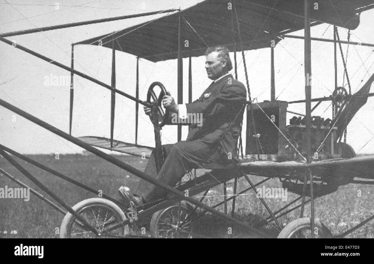 AL14-B 015, connu sous le nom de Baldwin Red Devil, était un avion piloté par Thomas S. Baldwin, un pionnier de l'aviation. Cet avion, qui a volé à North Island, San Diego, représente un moment clé dans le développement des vols et de l'aviation militaire. Banque D'Images