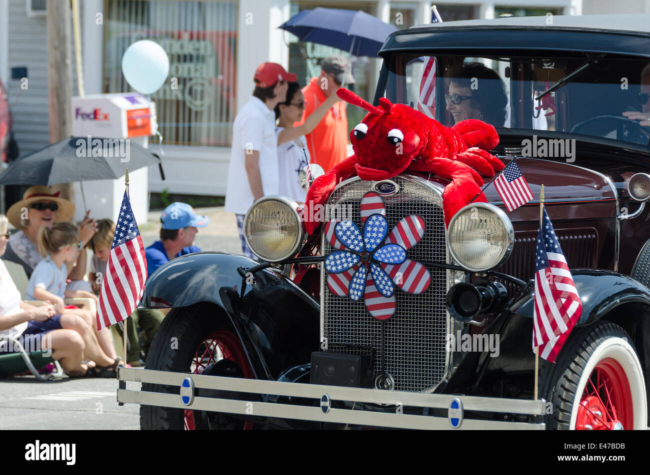 Bar Harbor, Maine, USA. Le 04 juillet, 2014. Independence Day Parade Bar Harbor Maine. Sur la photo : une voiture antique décoré pour l'indépendance Day Parade Crédit : Jennifer Booher/Alamy Live News Banque D'Images