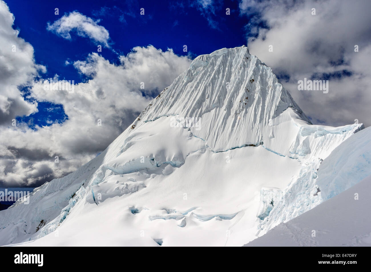 Nevado Alpamayo Banque D'Images