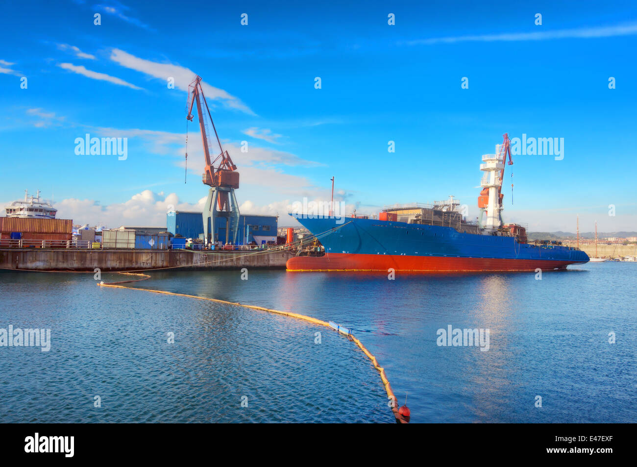 Bateau amarré au port Banque D'Images