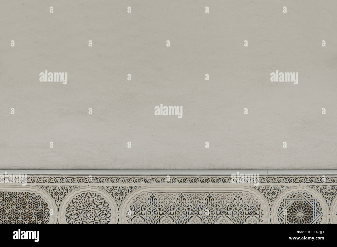 L'un des beaux murs de la Grande Mosquée de Paris, avec l'ornementation islamique la calligraphie arabe Paris France 2014/4/16 Banque D'Images