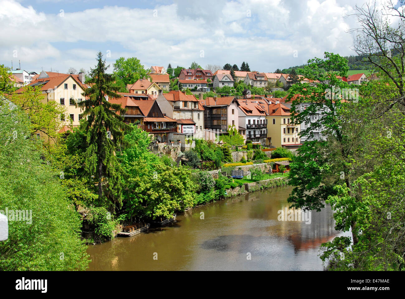 Vltava qui traverse la vieille ville de Cesky Krumlov, République Tchèque Banque D'Images