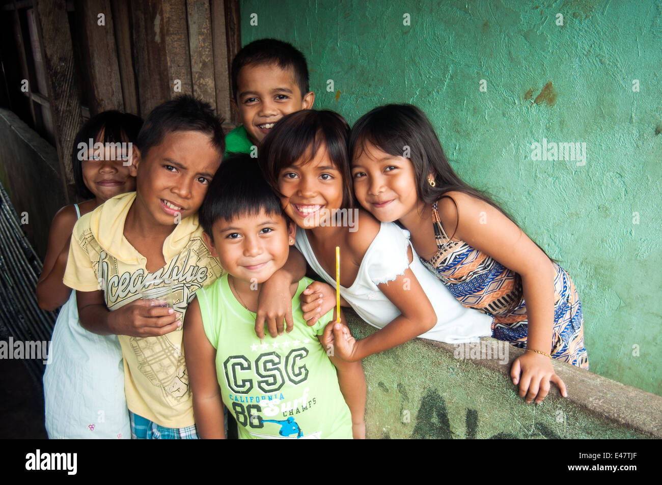 Les enfants, zone portuaire, CBD, Durango, Podji, Mindanao, Philippines Banque D'Images