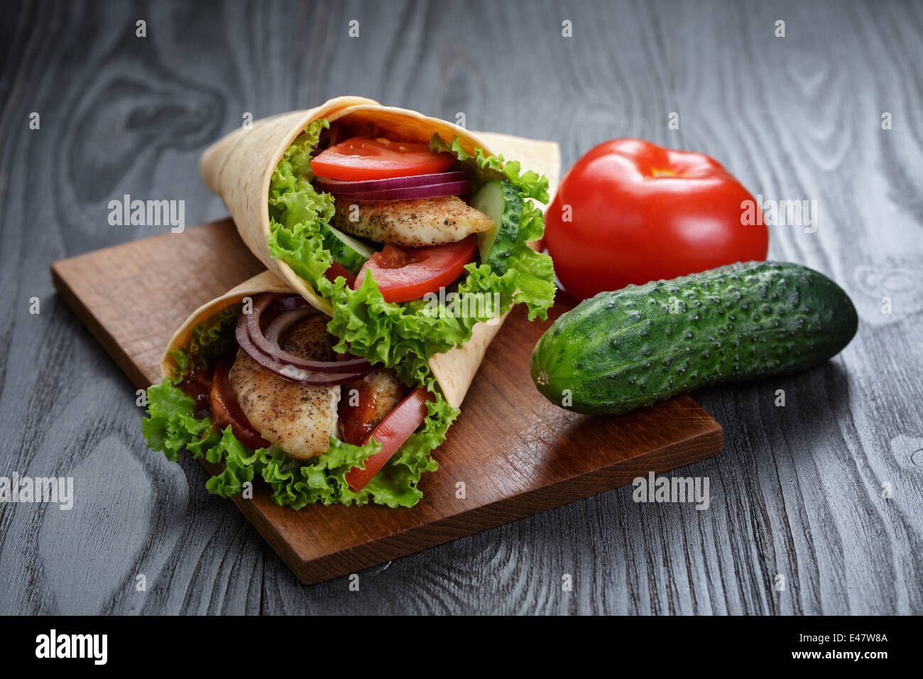 Wraps colorés aux légumes frais