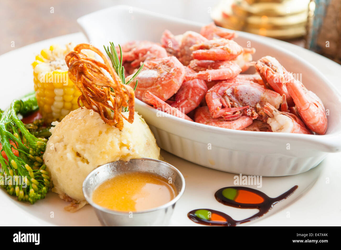 Plat de fruits de mer crevettes à l'Hôtel Crest, Prince Rupert, en Colombie-Britannique, Canada. Banque D'Images