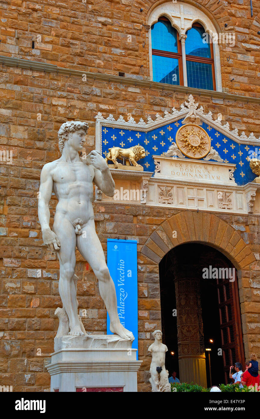 florence-statue-de-david-de-michel-ange-la-place-signoria-de-la-piazza-della-signoria-toscane-italie-e47y3p.jpg