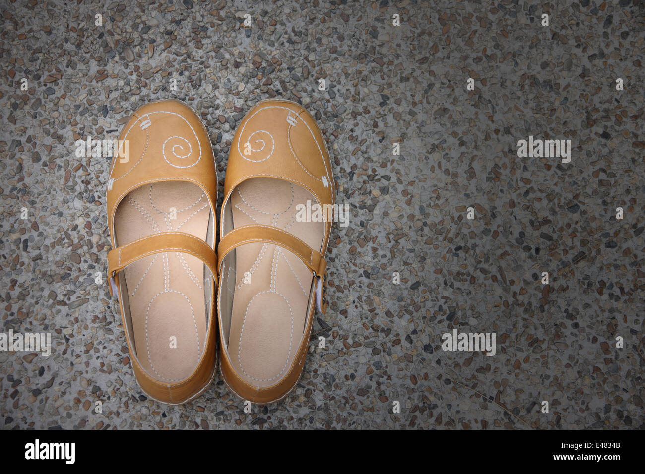 Chaussures en cuir brun de l'usure du matériel. Banque D'Images