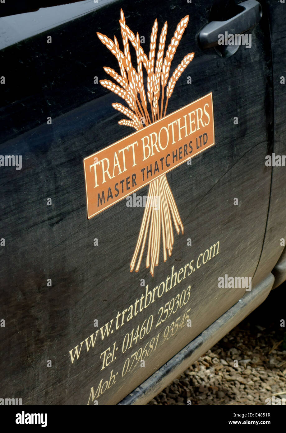 L'écriture par caractères iconographiques sur véhicule de maître thatcher à Somerset, Angleterre Banque D'Images L'écriture par caractères iconographiques sur véhicule de maître thatcher à Somerset, Angleterre Banque D'Images