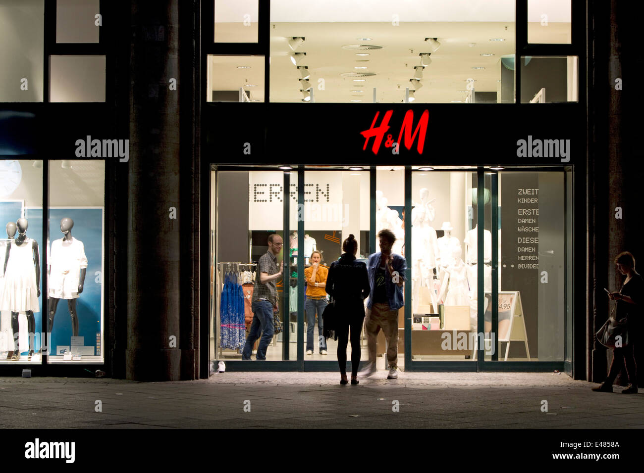 Hennes mauritz hennes et mauritz Banque de photographies et d’images à