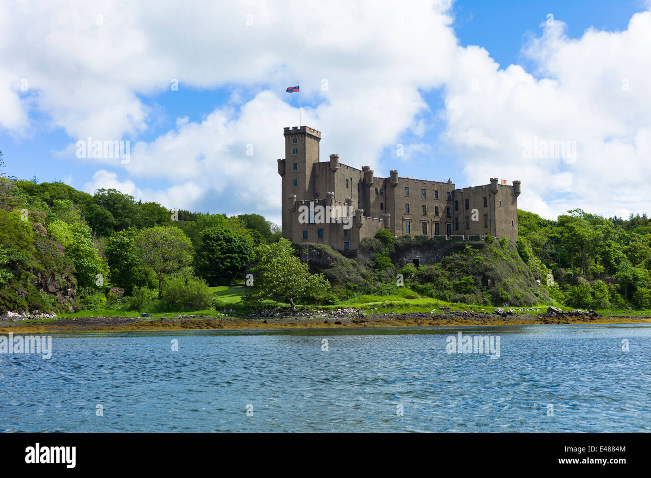 Dunvegan Castle, forteresse des Highlands Highlands maison ancestrale du clan MacLeod, Dunvegan Loch loch de mer sur l'île de Skye ECOSSE Banque D'Images