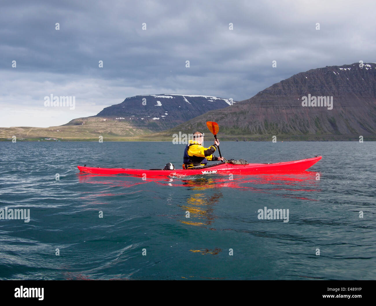 Kayak de mer, Snaefjallaströnd, fjords de l'ouest, l'Islande Banque D'Images