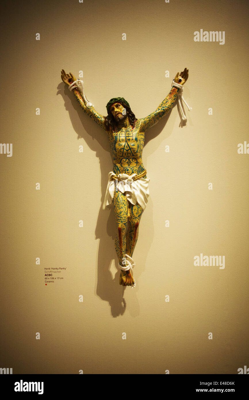 Exposition d'art de tatouage : Henk Schiffmacher "Hanky Panky". . ACBC indique qu Christ tatoué sur le crucifix. Des tatouages. Conception de tatouage Banque D'Images