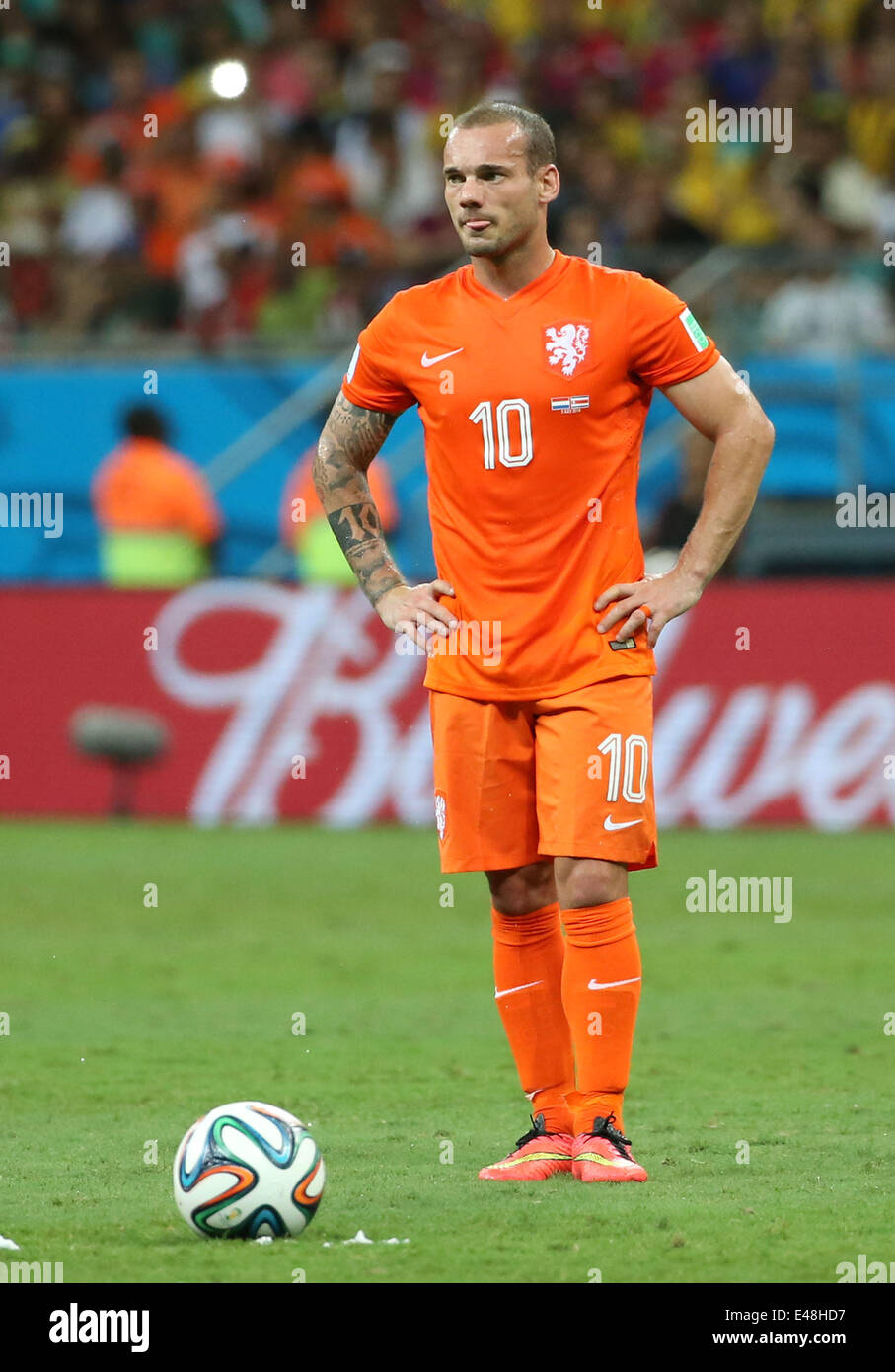 Salvador, Brésil. 5 juillet, 2014. Wesley Sneijder Pays-bas' est de faire un coup franc pendant un quart de finale match entre les Pays-Bas et le Costa Rica de la Coupe du Monde FIFA 2014 à l'Arena Fonte Nova Stadium à Salvador, Brésil, le 5 juillet 2014. Credit : Cao Peut/Xinhua/Alamy Live News Banque D'Images