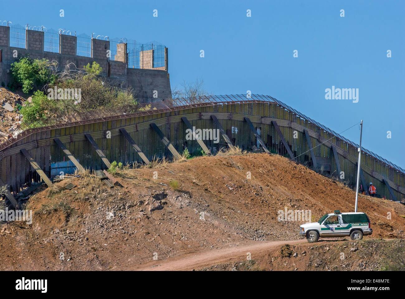 Clôture de la frontière américaine, à proximité du centre-ville de Nogales, Arizona USA à Nogales Sonora au Mexique dans le sud Banque D'Images