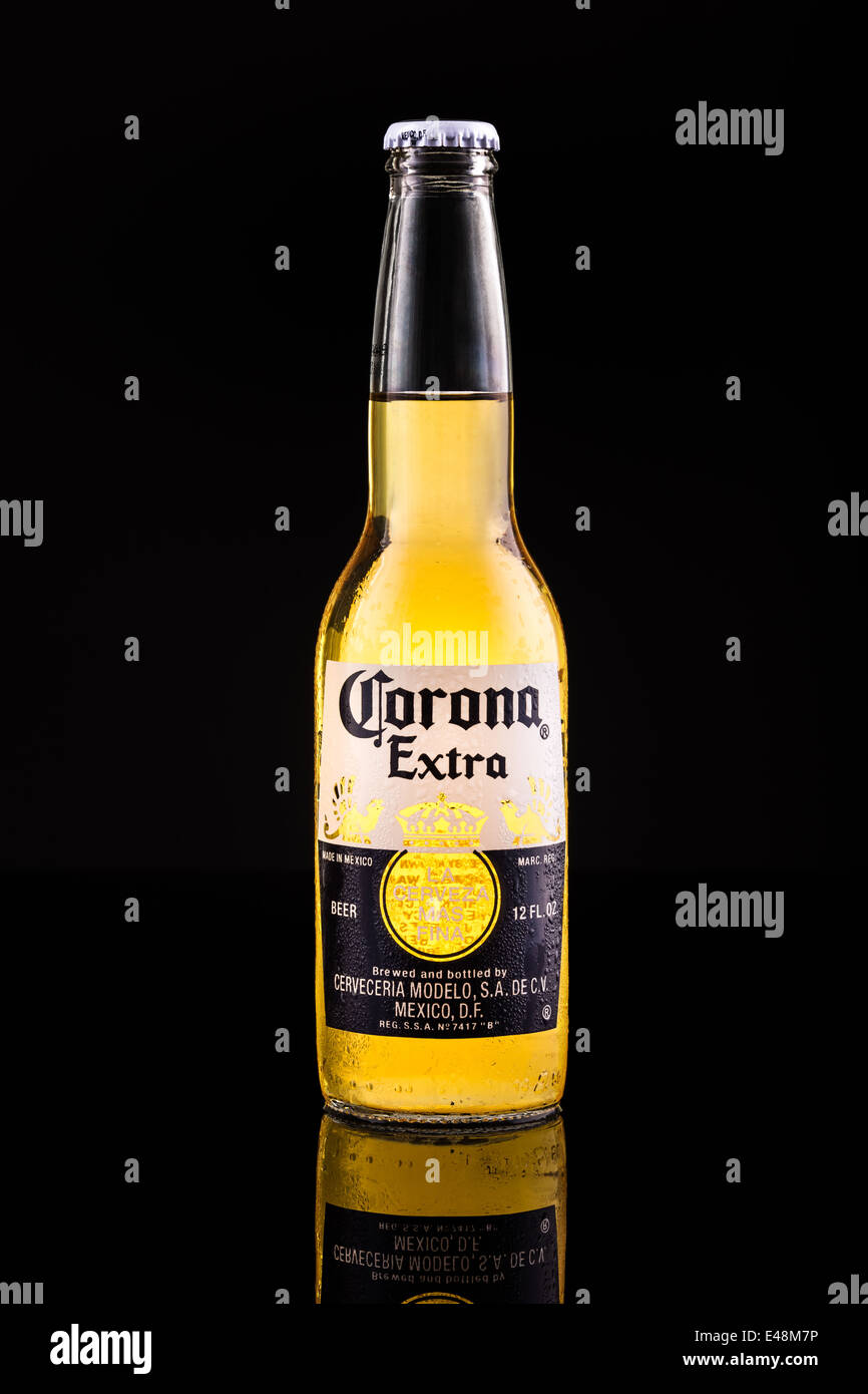 Bouteille de bière Corona Extra Banque D'Images