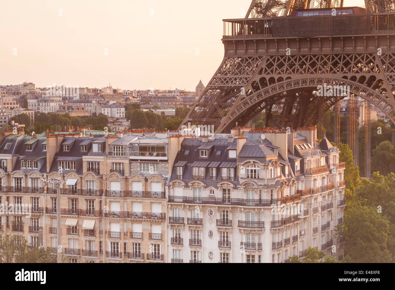 La Tour Eiffel à Paris, France. C'est l'un des endroits les plus visités dans le monde. Banque D'Images