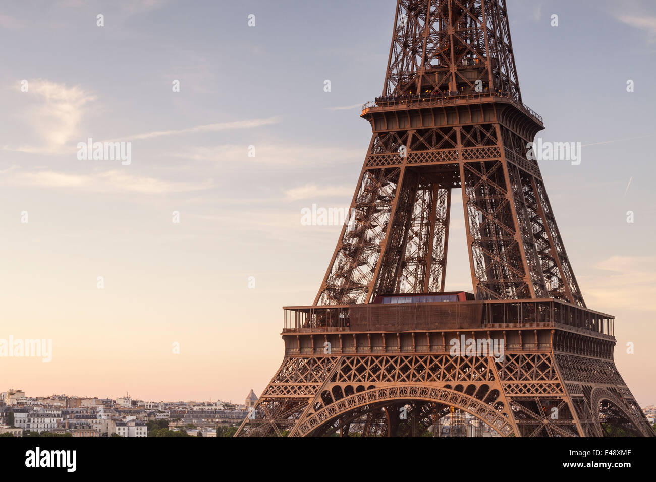 La Tour Eiffel à Paris, France. C'est l'un des endroits les plus visités dans le monde. Banque D'Images