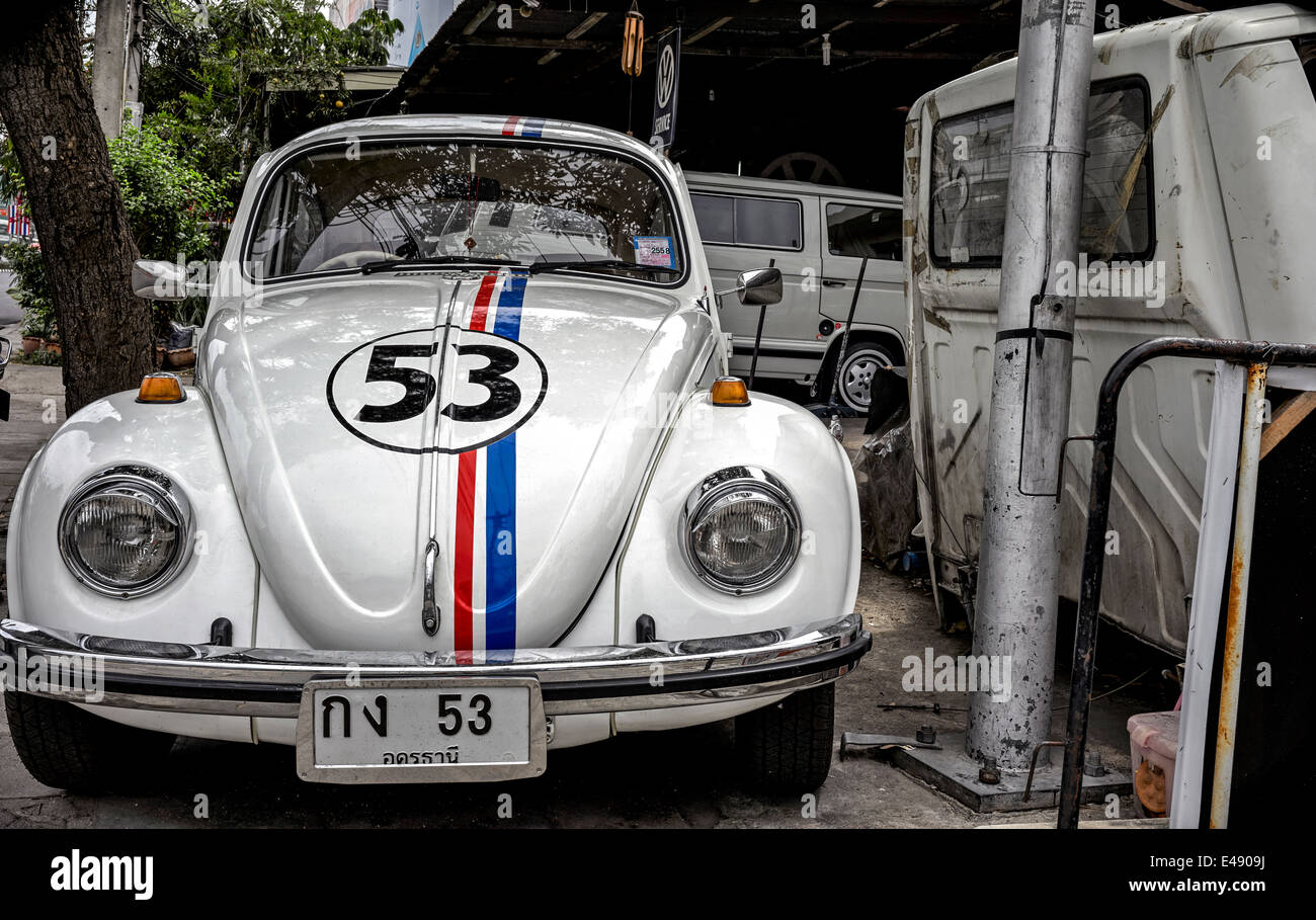 Herbie. La voiture emblématique Volkswagen Beetle est présentée dans les  films « Herbie » de Disney avec une plaque d'immatriculation et des rayures  appropriées Photo Stock - Alamy