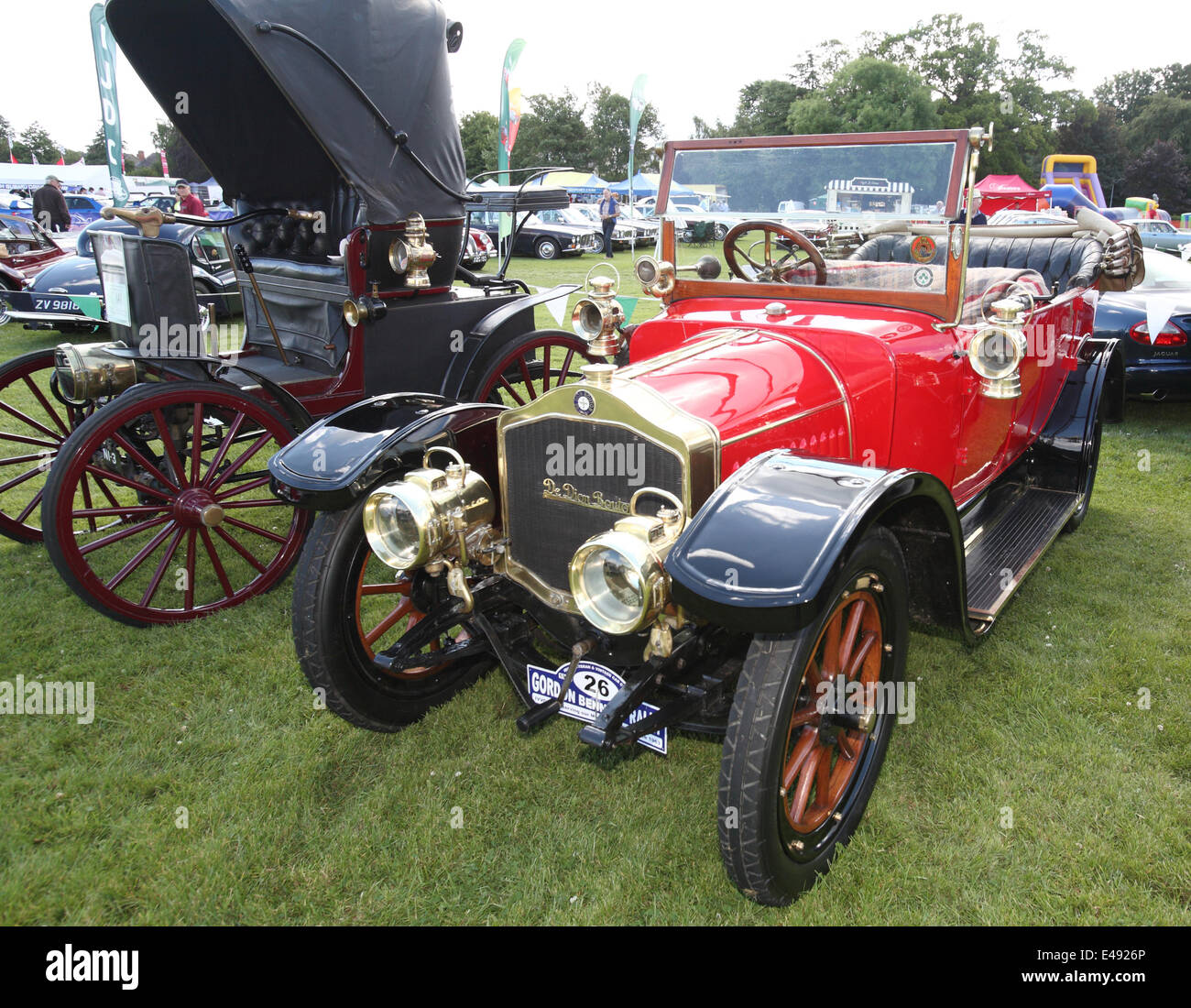 Dublin, Irlande. 6 juillet, 2014. Terenure Classic et Vintage car show 2014 Dublin, doté d''une forte tour hors de Riley de voitures tout au long des années. Terenure est l'un des plus grand rassemblement de voitures anciennes et classiques, c'est sa 23e année consécutive. Crédit : Ian Shipley/Alamy Live News Banque D'Images