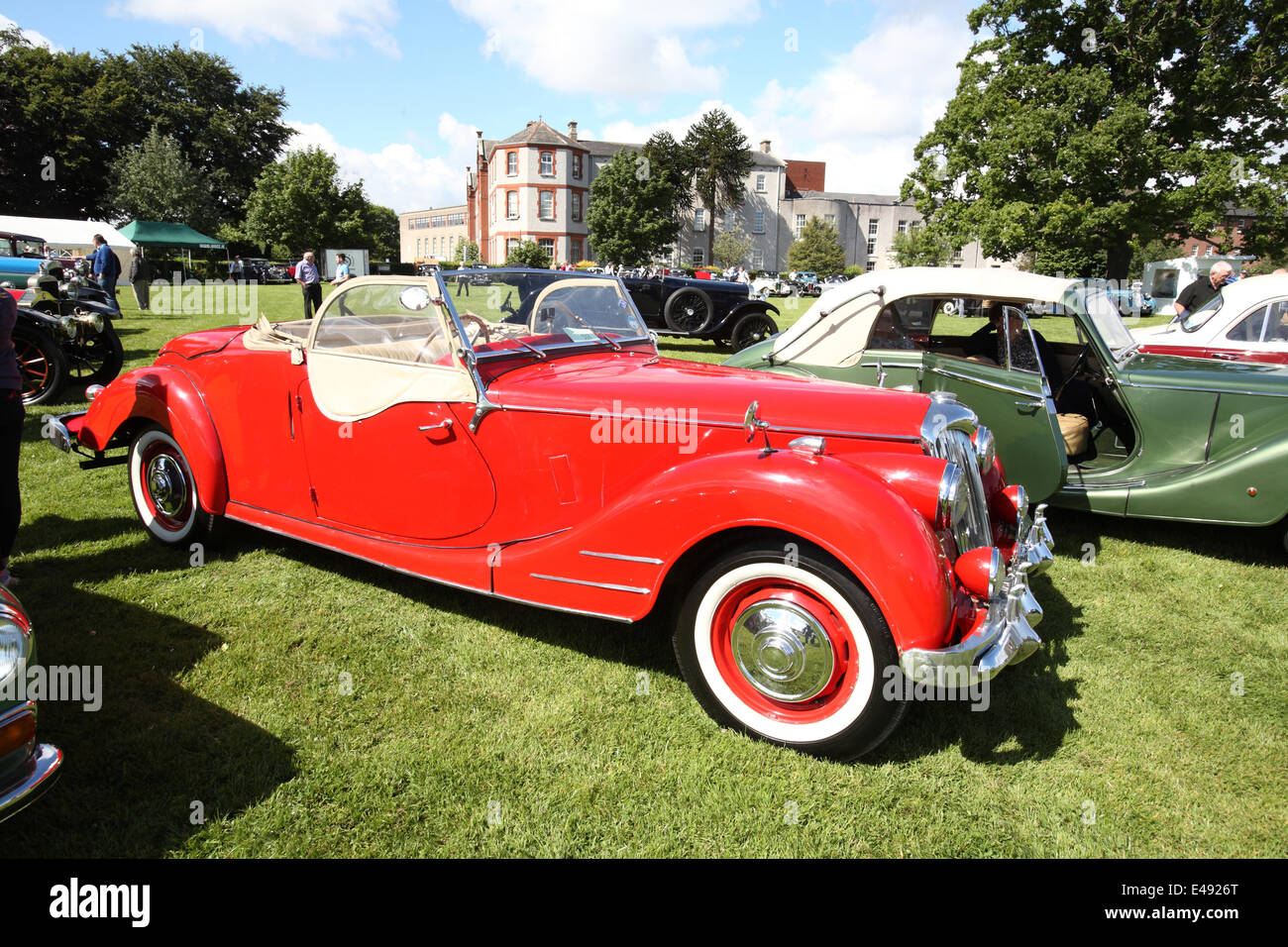 Terenure Classic et Vintage car show 2014 Dublin, doté d''une forte tour hors de Riley de voitures tout au long des années. Terenure est l'un des plus grand rassemblement de voitures anciennes et classiques, c'est sa 23e année consécutive. Crédit : Ian Shipley/Alamy Live News Banque D'Images