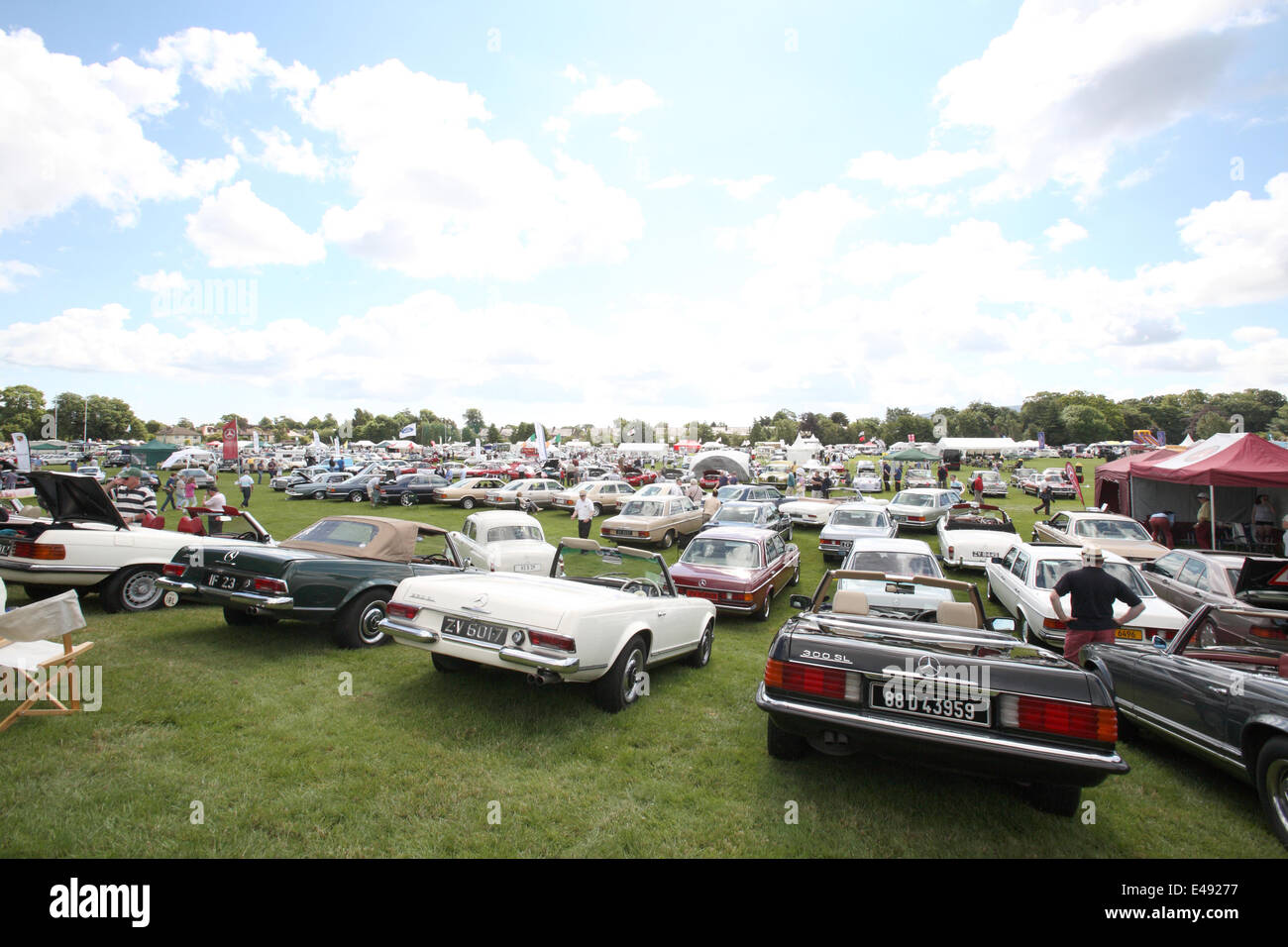 Terenure Classic et Vintage car show 2014 Dublin, doté d''une forte tour hors de Riley de voitures tout au long des années. Terenure est l'un des plus grand rassemblement de voitures anciennes et classiques, c'est sa 23e année consécutive. Crédit : Ian Shipley/Alamy Live News Banque D'Images