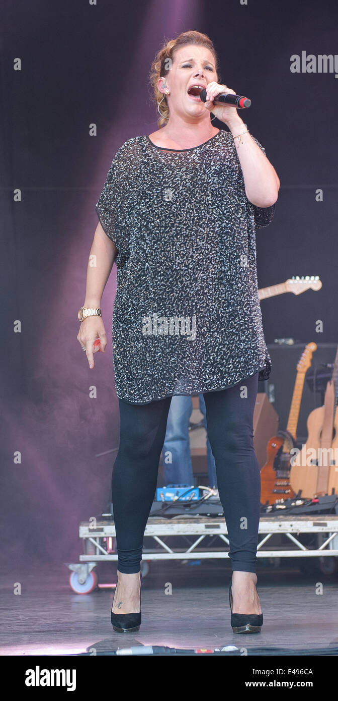 Great Tew, UK. Le 06 juillet, 2014. Sam Bailey sur la scène principale au Festival Cornbury Crédit : charlie bryan/Alamy Live News Banque D'Images