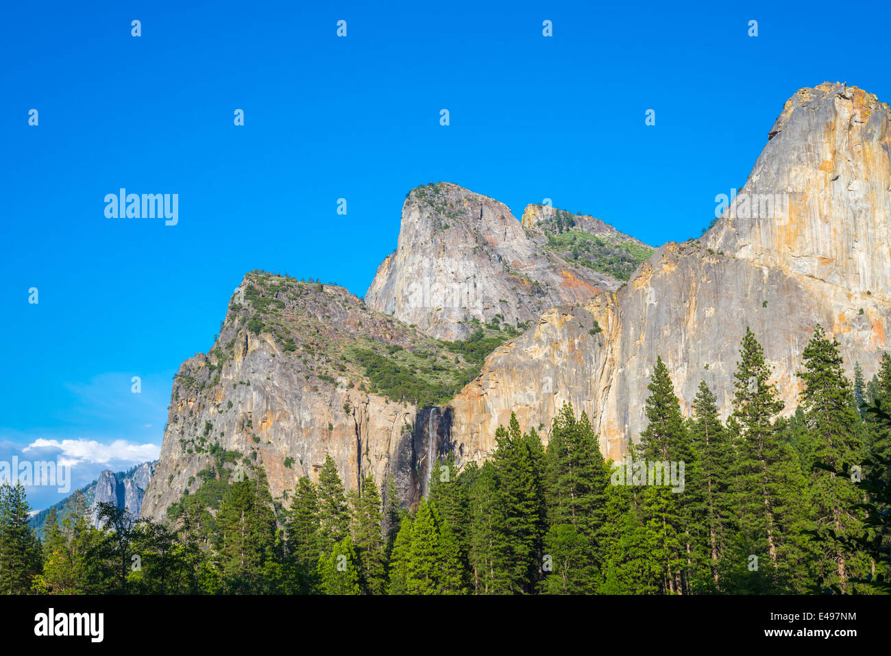 Les roches de la Cathédrale Vue de la vallée Yosemite. Yosemite National Park, California, United States. Banque D'Images