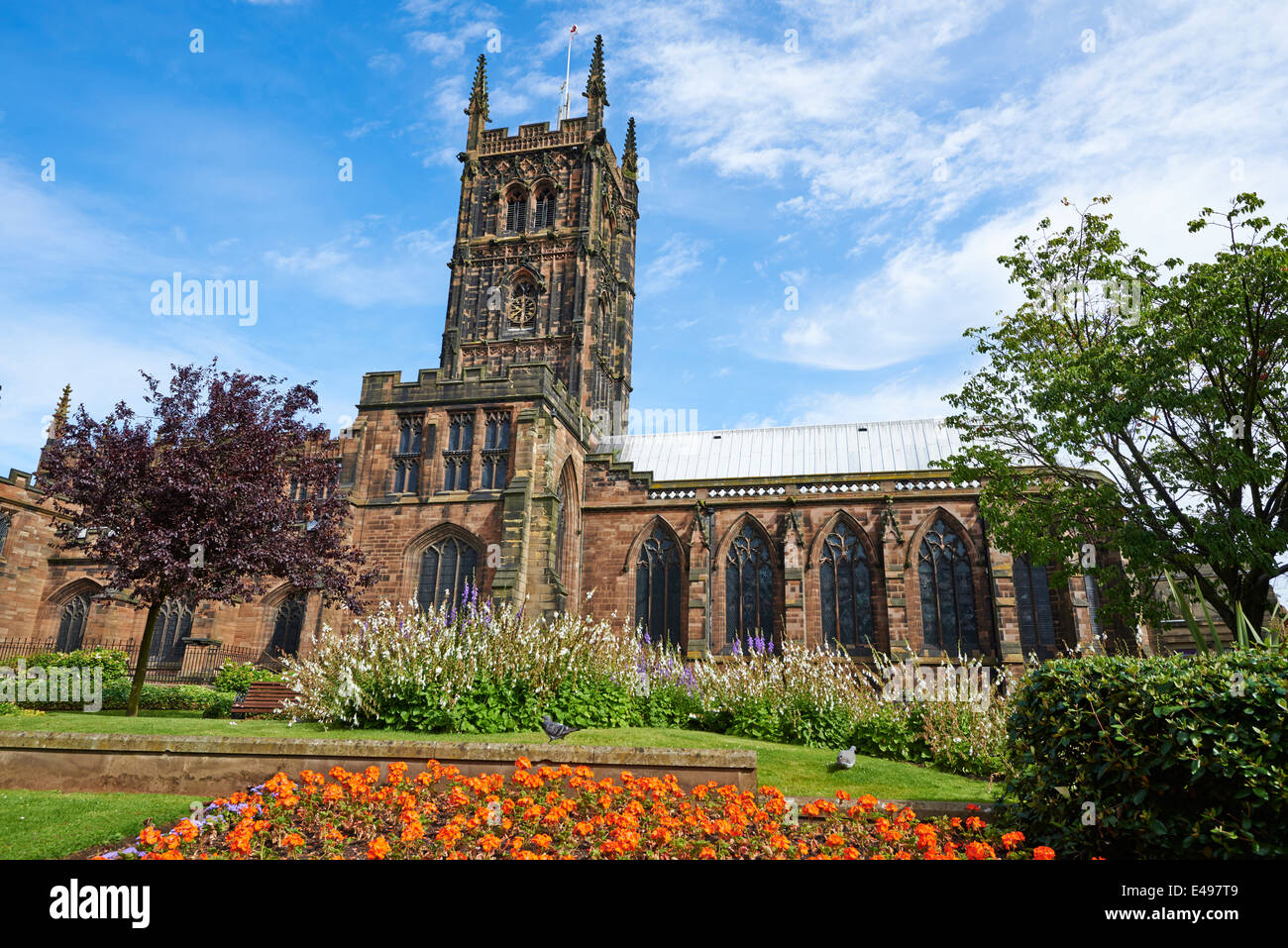 Collégiale St Peters & Gardens Wolverhampton West Midlands UK Banque D'Images