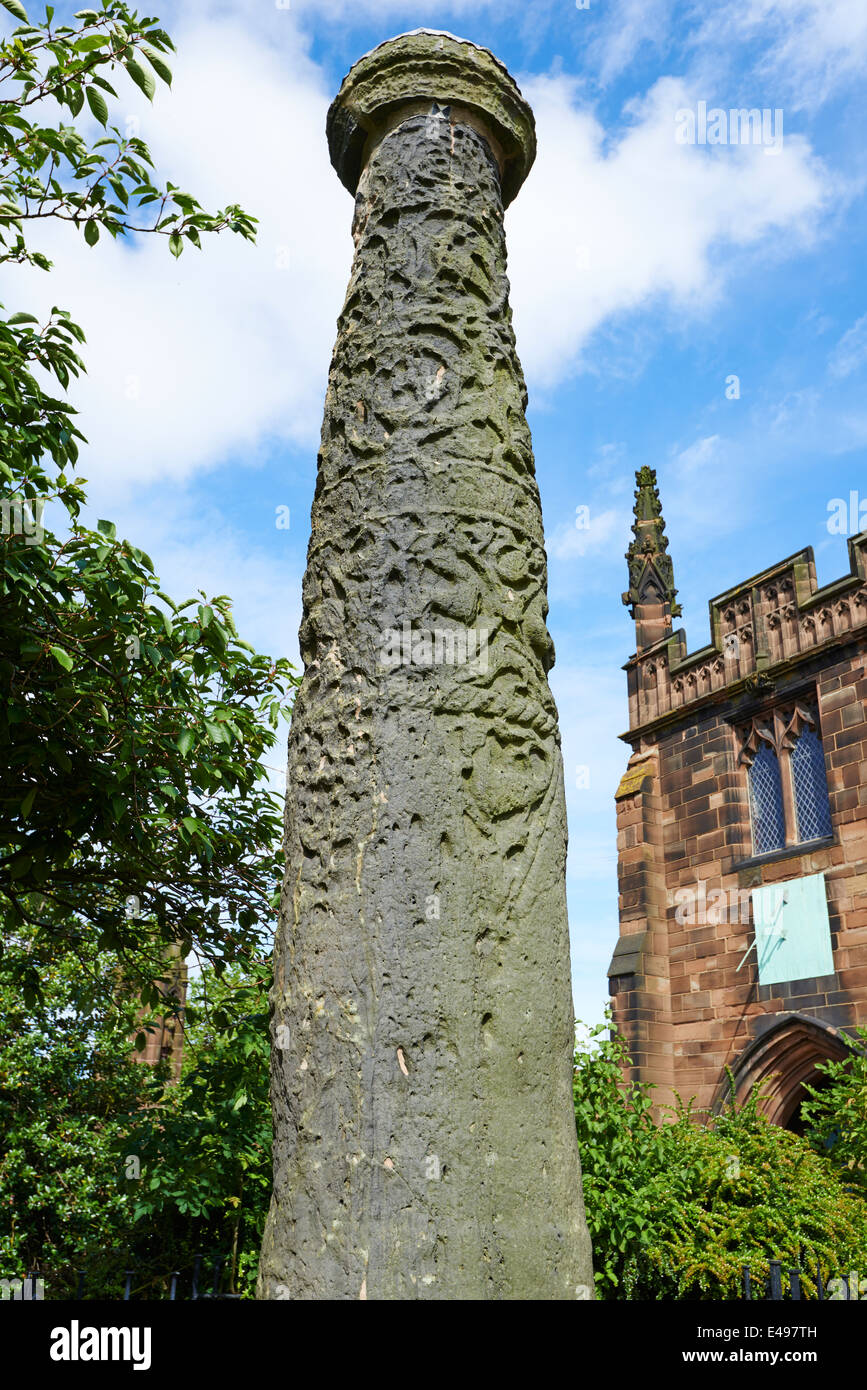 De l'arbre d'un Anglo-Saxon Cross St Peters Collégiale & Gardens Wolverhampton West Midlands UK Banque D'Images