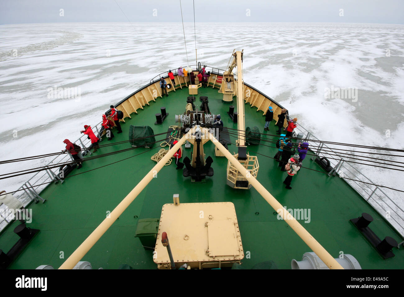 La proue et le pont du brise-glace Sampo dans le golfe de Botnie Banque D'Images