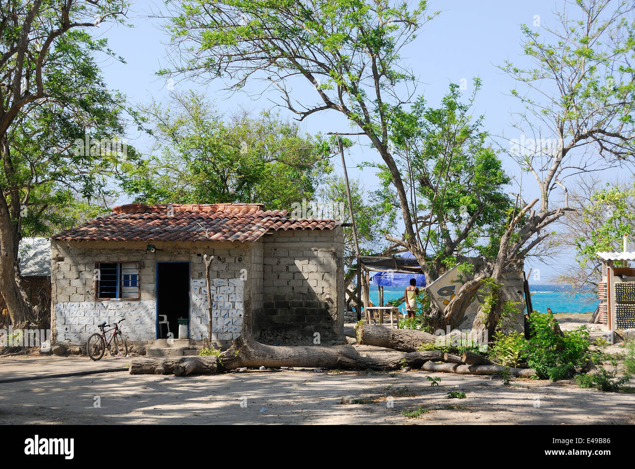 Une chambre de base, sur une petite île des Caraïbes, qui représente le style de vie pour les citadins Banque D'Images