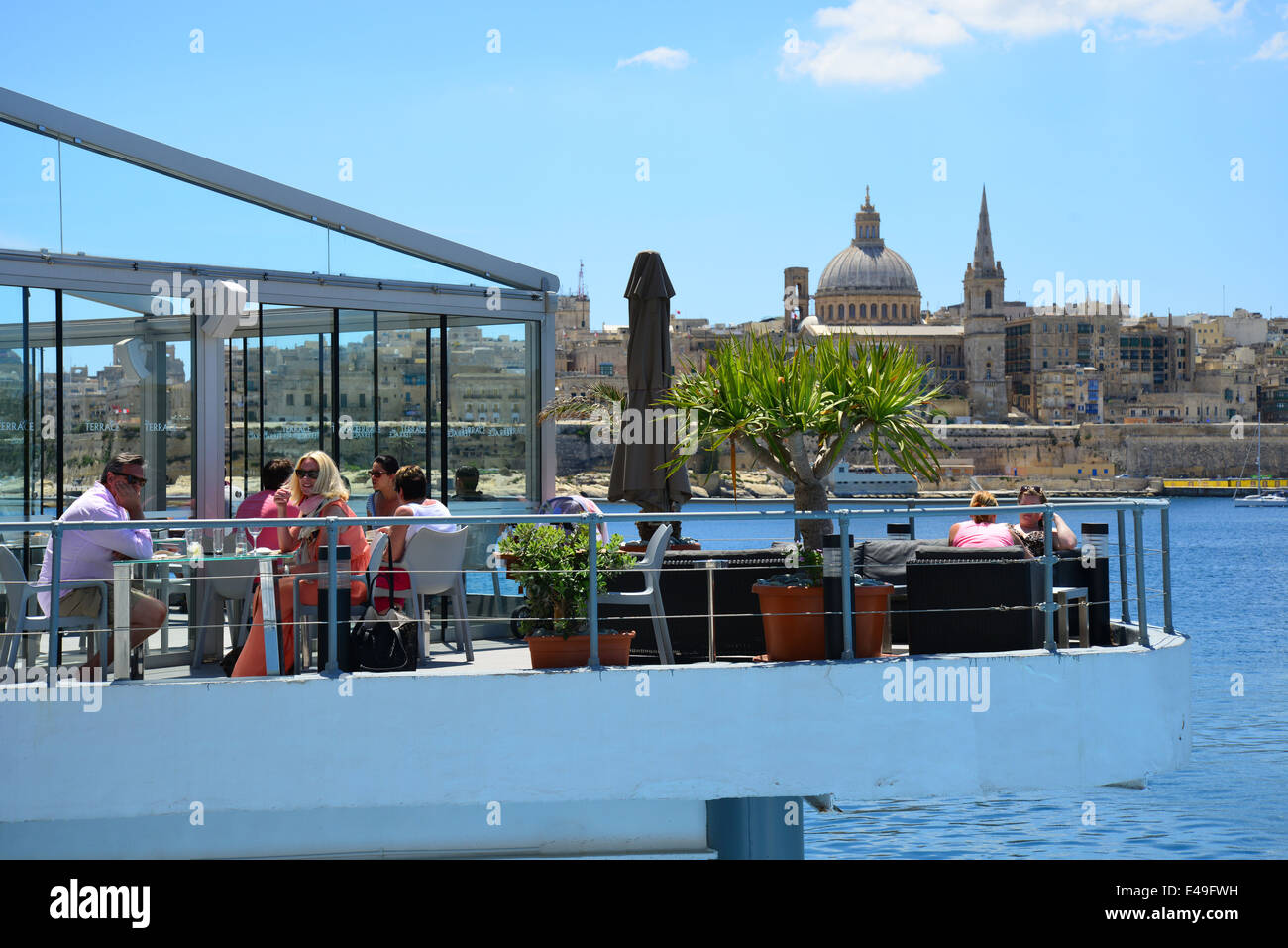 Le port de Marsamxett et Terrasse Hotel Fortina, Sliema (Tas-Sliema), quartier du Port Nord, Malte, Malte Région Xlokk Banque D'Images