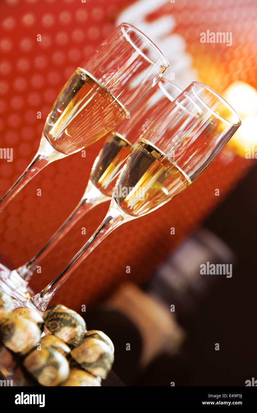 Lunettes avec champagne et bonbons Banque D'Images