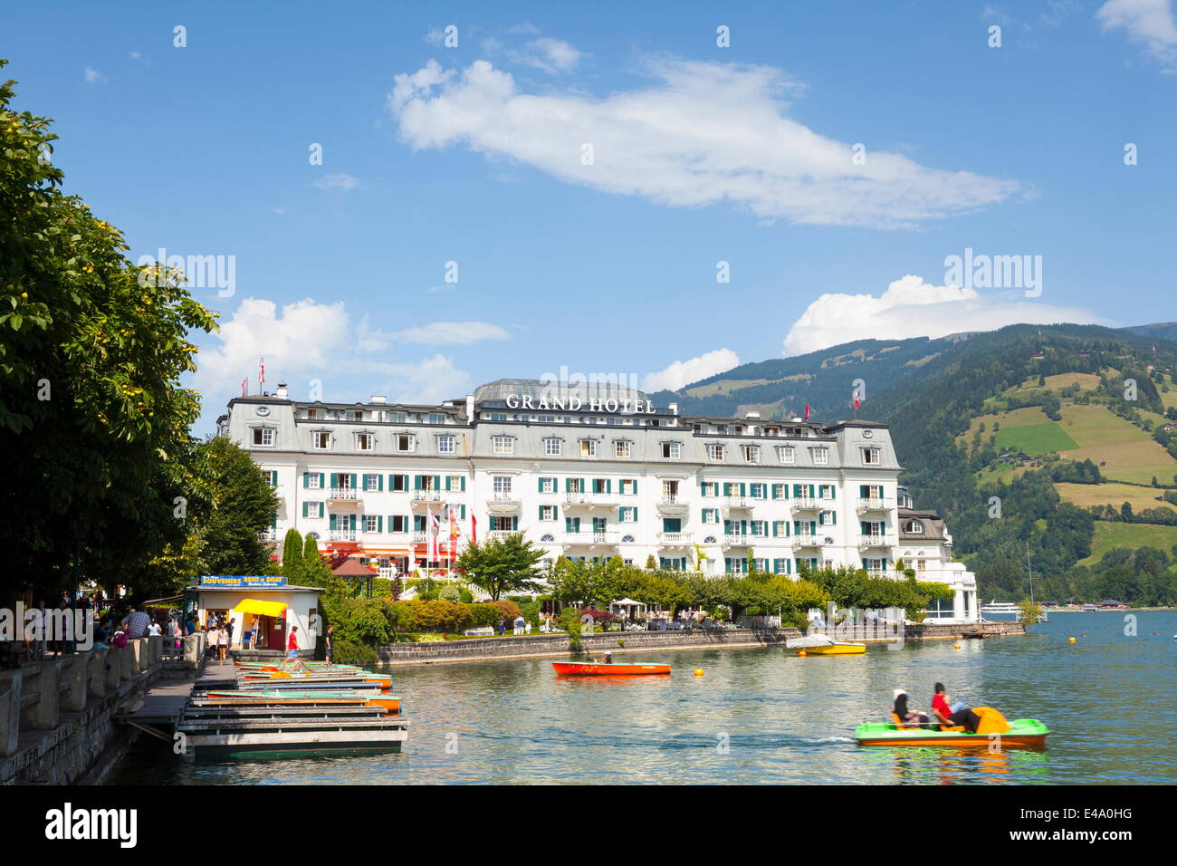 Grand Hotel sur le lac de Zell am See, Allemagne, Salzkammergut, Autriche, Europe Banque D'Images