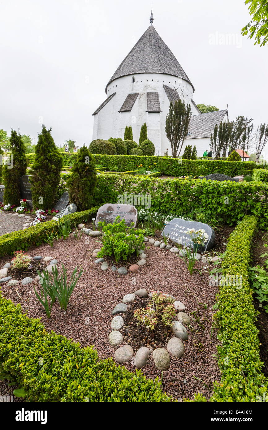 Vue extérieure de la 13e siècle dessin circulaire Osterlars Église, Bornholm, Danemark, Scandinavie, Europe Banque D'Images